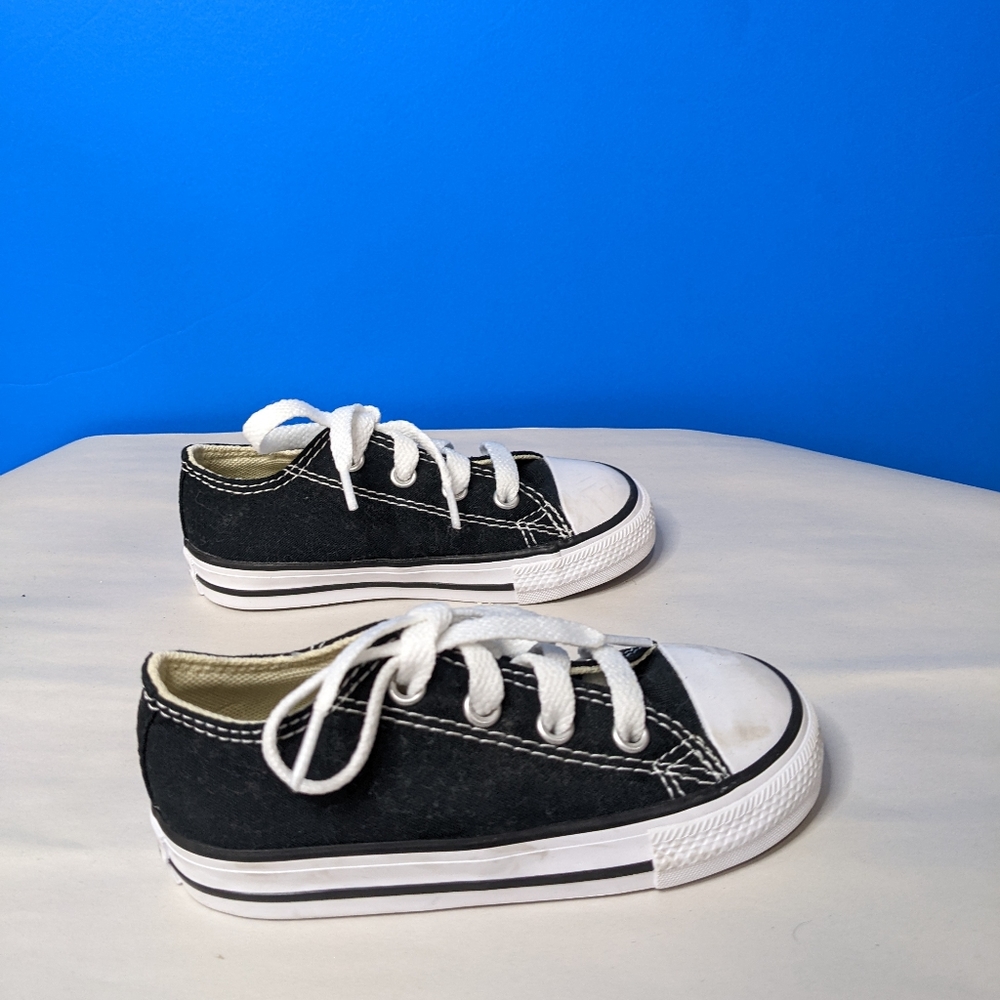 CONVERSE Classic toddler Lo Tops - 7 Toddler